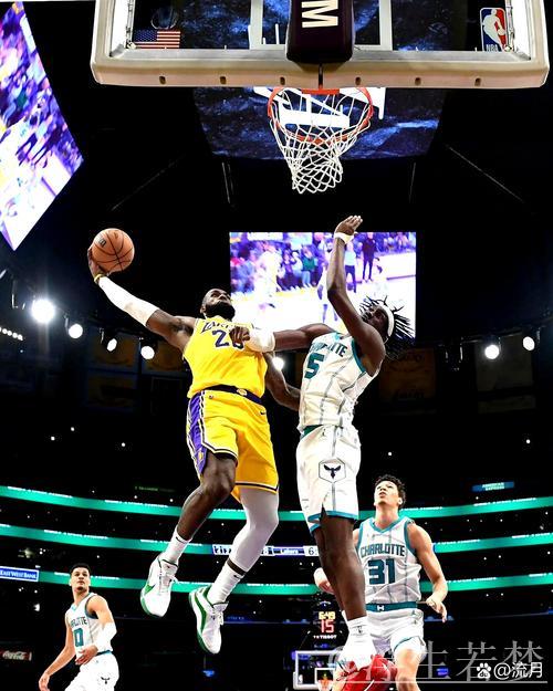 亚历山大突破重围内线挑篮命中 亚历山大突破重围内线挑篮命中