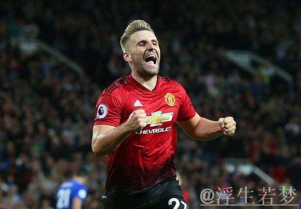 达姆斯高传中失误 卢克·肖打入乌龙球