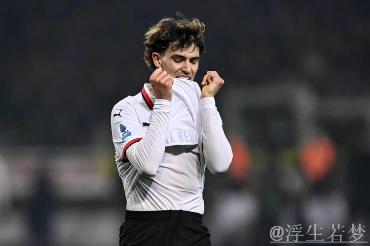 曾值1.2亿的金童菲利克斯,两年辗转四队,25岁赛季18场0球,身价跌至2500万 曾值1.2亿的金童菲利克斯,两年辗转四队,25岁赛季18场0球,身价跌至2500万