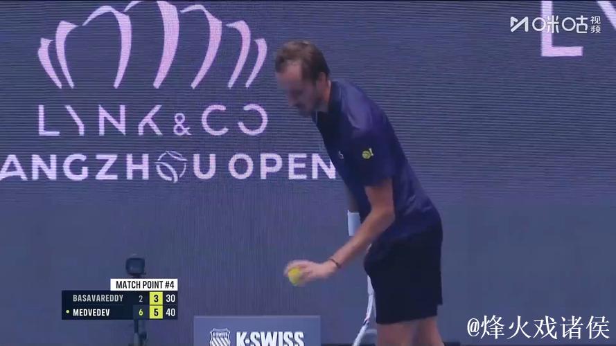 ATP巴黎大师赛:梅德韦杰夫轻松晋级,阿利亚西姆上演逆转好戏 ATP巴黎大师赛:梅德韦杰夫轻松晋级,阿利亚西姆上演逆转好戏